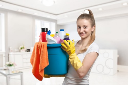 Kitchen deep cleaning during a Shoreditch tenancy move out